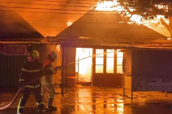 7 Rumah Terbakar di Tenggarong, Kerugian Ditaksir Miliaran Rupiah