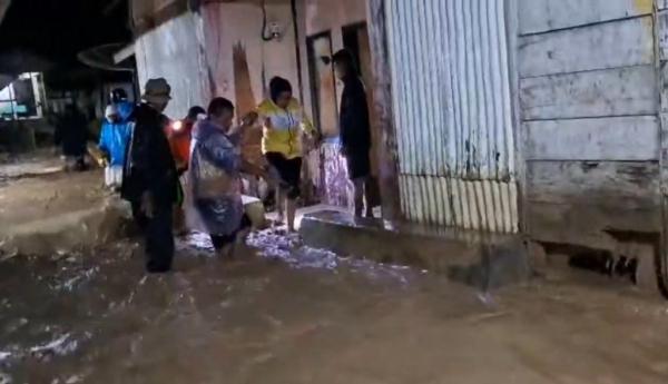 Agam Mencekam! Banjir Rendam Ratusan Rumah, Ratusan Warga Dievakuasi