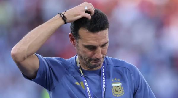 Sambil Menangis, Lionel Scaloni Isyaratkan Mundur dari Timnas Argentina