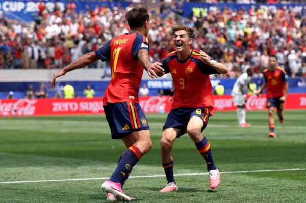 Mikel Oyarzabal Timnas Spanyol Mikel Oyarzabal (kiri) mencatat 58 kali merebut penguasaan bola lawan, tertinggi dibanding seluruh pemain di Piala Dunia 2026. (Foto: FIFA)