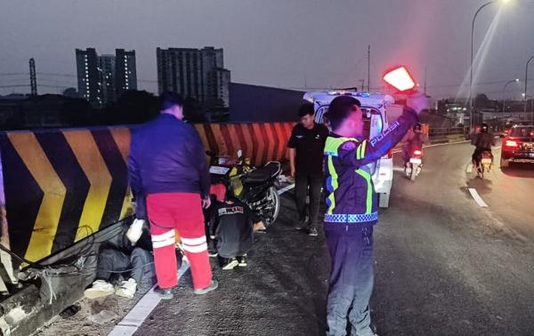 Ngantuk usai Nobar Final Piala Dunia, Pemotor Kecelakaan di Flyover Ciputat