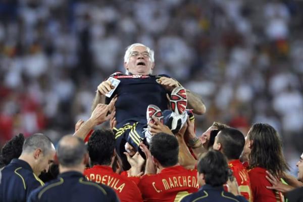 Luis Aragones sukses membawa Spanyol juara Euro 20 Luis Aragones sukses membawa Spanyol juara Euro 2008. (Foto: FIFA)