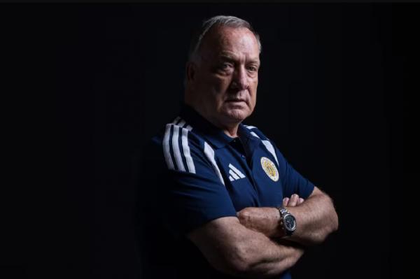Pelatih Timnas Curacao, Dick Advocaat. Pelatih Timnas Curacao, Dick Advocaat. (Foto: FIFA)