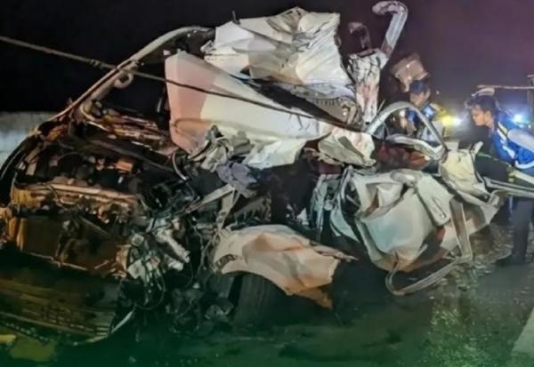 Kecelakaan Maut Hiace Tabrak Truk Tronton di Tol Pandaan-Malang, 3 Tewas 5 Luka