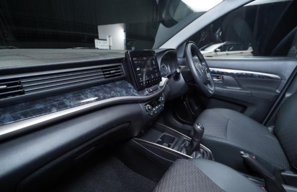 Interior Suzuki XL7 Zeta