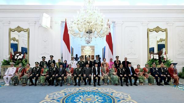 Momen Hangat Prabowo Jamu Perwira TNI-Polri dan Orang Tua usai Praspa 2026 di Istana
