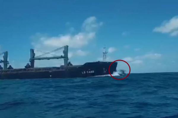 Detik-Detik Kapal Kargo Tabrak Rumpon Nelayan hingga Hancur di Perairan Patani Malut