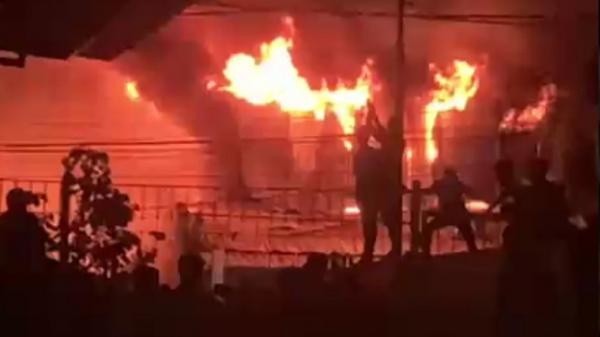 Kebakaran Tragis! Api Melalap Rumah Kontrakan di Makassar, 2 Orang Tewas