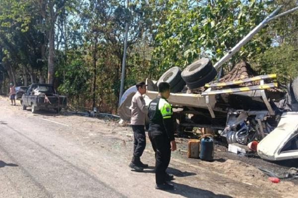 Kecelakaan Truk Molen Terbalik usai Gagal Menanjak di Bojonegoro, Sopir Tewas Terjepit