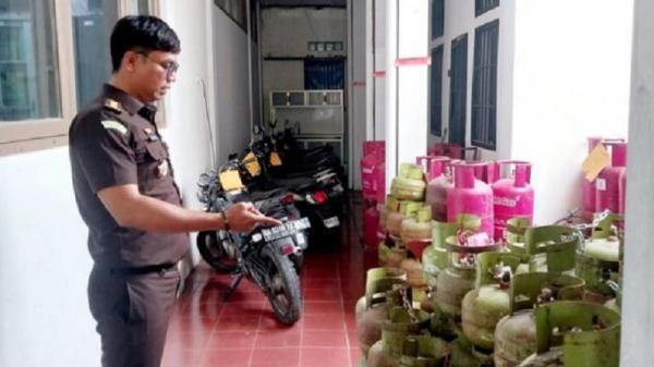 Kejari Bukittinggi Lelang 12 Barang Rampasan Negara, Motor hingga Mobil