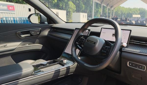 Jangan Panik, Begini Cara Mencegah Setir Mobil Terkunci saat Parkir