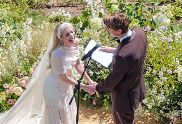 Selamat! Emma Roberts Resmi Menikah dengan Cody John