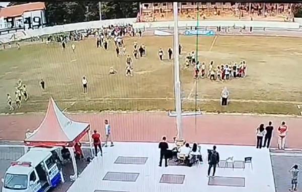 Laga Piala Soeratin U-15 di Mojokerto Ricuh! Pemain dan Orang Tua Baku Hantam
