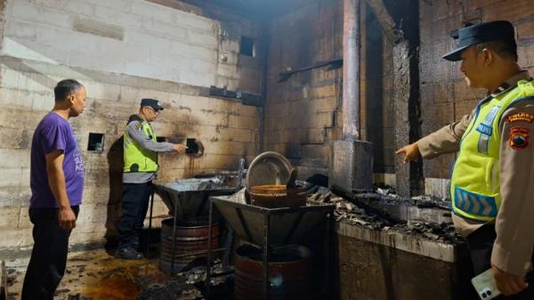 Sisa Bara Tungku Diduga Picu Kebakaran Dapur Produksi Keripik Singkong di Kebumen