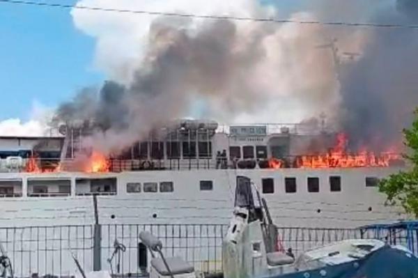 KM Prince Soya Terbakar di Pelabuhan Samarinda, Api Muncul dari Dek Kapal