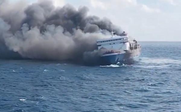 KM Mutiara Santosa Terbakar di Perairan Sumenep, Api Diduga dari Bawah Kapal