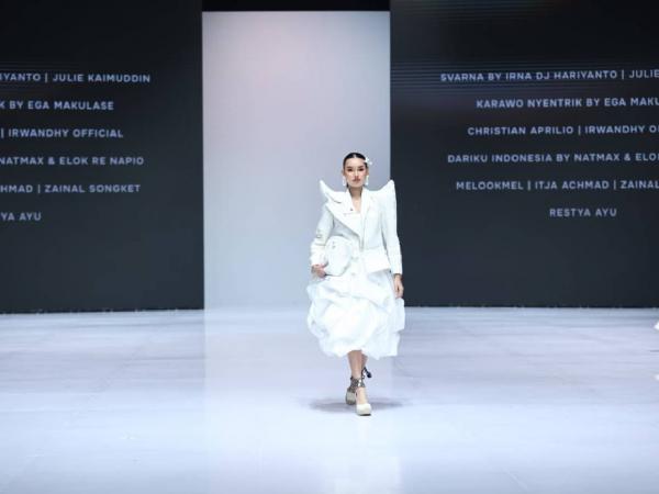 Perca Denim Disulap Jadi Busana Mewah, Koleksi Dariku Curi Perhatian di IFW 2026