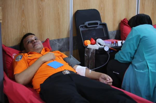 Bank Mandiri donor darah Bank Mandiri turut mendukung upaya pemenuhan kebutuhan darah tersebut melalui program Mandiri Donor Darah yang berkolaborasi bersama Palang Merah Indonesia. (Foto: dok Mandiri)
