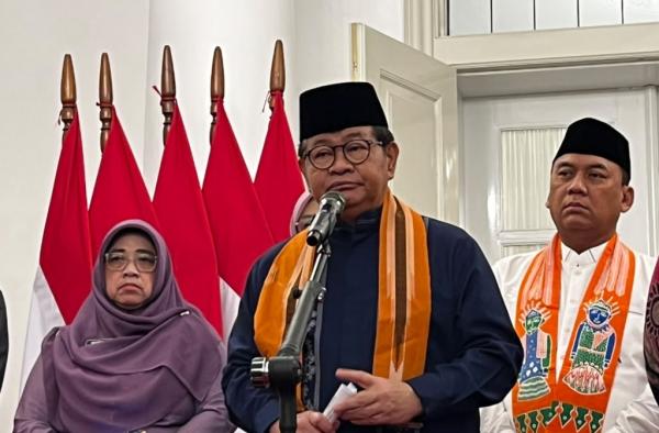Pramono Instruksikan DLH Bersihkan Tumpukan Sampah di Depan SD Kedaung Kali Angke Jakbar