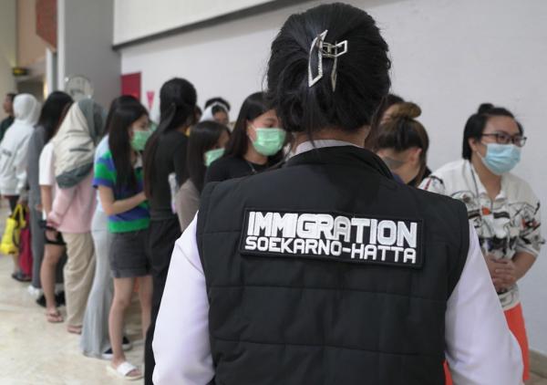 Imigrasi Deportasi 25 WN Vietnam yang Langgar Izin Tinggal 