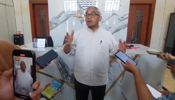 Viral Pejalan Kaki Nyaris Tertabrak Motor gegara Trotoar di Bandung Dikuasai PKL
