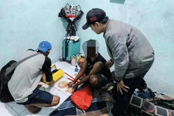Polisi Tangkap Pria Penjual Obat Keras Ilegal saat Transaksi di Parkiran Tangerang