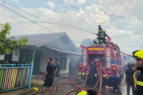 Kebakaran Hanguskan 4 Rumah di Tenggarong, Api Diduga akibat Kebocoran Gas