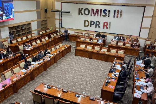 Komisi III DPR Setujui 11 Calon Hakim Agung dan 3 Hakim Ad Hoc, Ini Daftarnya