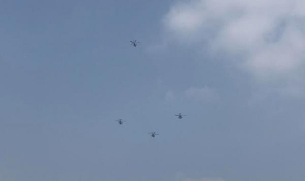 Pasukan Helikopter di Gladi Kotor HUT ke-81 RI Formasi helikopter tampak hilir mudik terbang dengan kecepatan rendah di kawasan Monas. (Foto: Niko Prayoga)