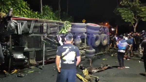 Truk Boks Rem Blong Tabrak 3 Motor di Salatiga, 1 Orang Tewas 4 Luka