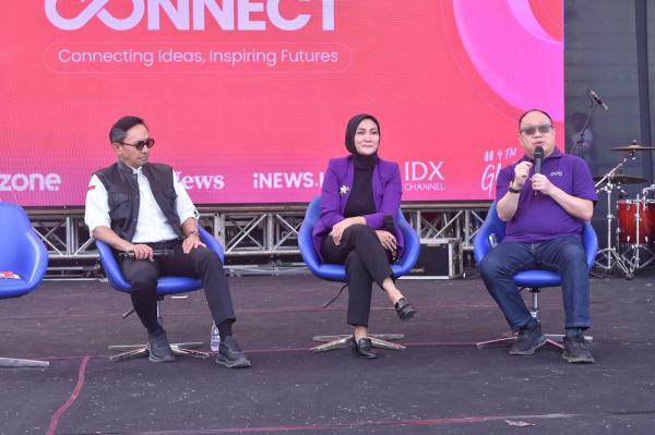 Literasi Digital untuk Generasi Muda Presiden Direktur OVO, Karaniya Dharmasaputra, saat menyampaikan pentingnya membekali generasi muda dengan literasi keuangan dan keamanan digital. (Foto: dok ist)