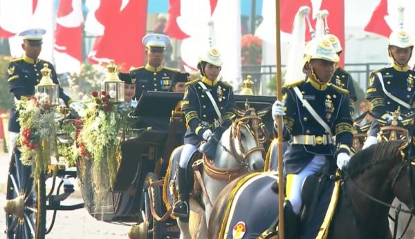 Kirab Bendera Merah Putih Bergerak ke Istana, Dikawal 45 Motor Polisi Militer-Pasukan Berkuda
