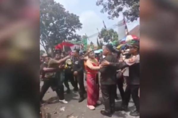 Viral Kapolsek dan Danramil Cicalengka Dikeroyok saat Lerai Keributan Karnaval