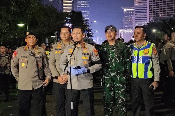 Demo BEM UI Berakhir Aman, Polisi Sempat Bantu Mahasiswa Pingsan