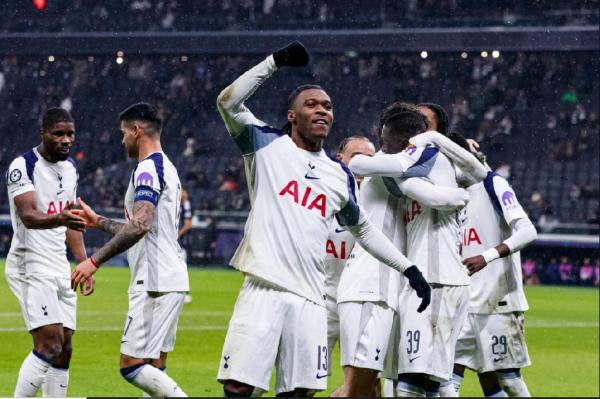 AS Roma Ketiban Untung, Pilar Tottenham Bersiap Datang