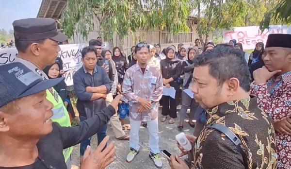 Demo Tolak Regrouping SDN Hargomulyo Kulonprogo, Warga Blokade Akses ke Sekolah
