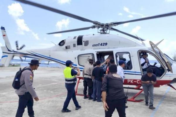 Polri Gerak Cepat, Evakuasi Ibu Hamil dan Lansia Korban Reruntuhan Gempa NTT Naik Helikopter