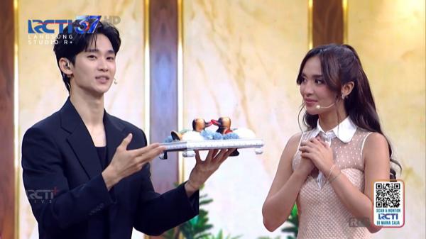 Kim Soo Hyun bersama Devina Kim Soo Hyun hadir di Mahakarya RCTI 37 dan Wedding Celebration Sena dan Davina di RCTI. (Foto: RCTI+)