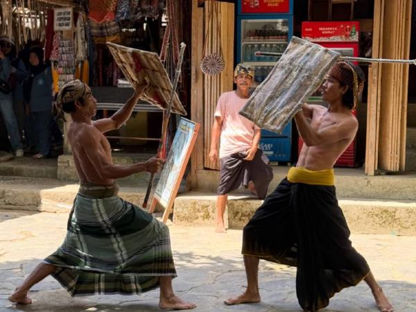 Masyarakat Sasak di Desa Adat Sade Masyarakat Sasak di Desa Adat Sade. (Foto: Instagram)