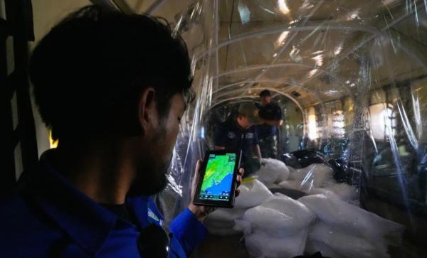 Tangani Karhutla, Pemerintah Tabur 4 Ton Garam di Langit Kaltim untuk Turunkan Hujan