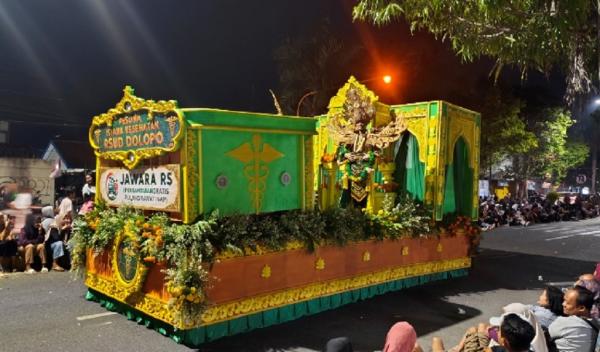 RSUD Dolopo Tampilkan ‘Istana Kesehatan’ di Caruban Night Solidarity dan Galang Dana Bencana