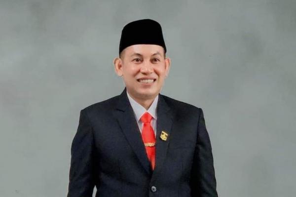 Legislator Perindo Syamsuriansyah Legislator Perindo Syamsuriansyah mendesak BPBD menyiagakan tangki air 24 jam untuk warga terdampak kekeringan di Lombok Barat. (Foto: ist)
