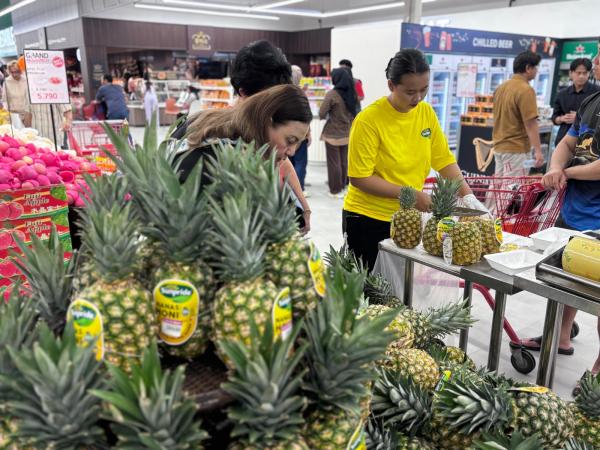 tren makan buah Tren makan buah meningkat. (Foto: Muhammad Sukardi)