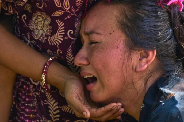 Korban selamat banjir Nepal. (Foto: AP)