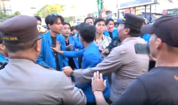 Demo Mahasiswa Desak Pengesahan UU Perampasan Aset di Makassar Ricuh