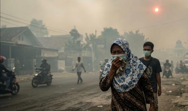 Kabut Asap Karhutla di Pontianak Berstatus Bahaya, Kemenkes Ungkap Indeks Pencemaran Udara Tembus 328