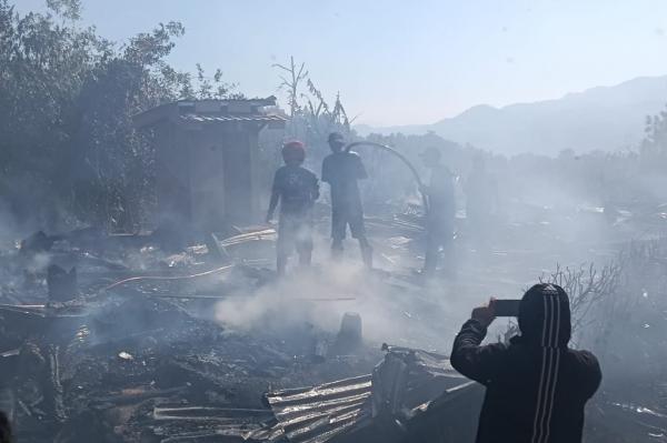 Kebakaran 2 Rumah Warga Mamasa gegara Korsleting Listrik, Uang Puluhan Juta Hangus