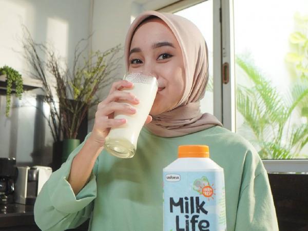 Ilustrasi minum susu. (Foto: Istimewa)