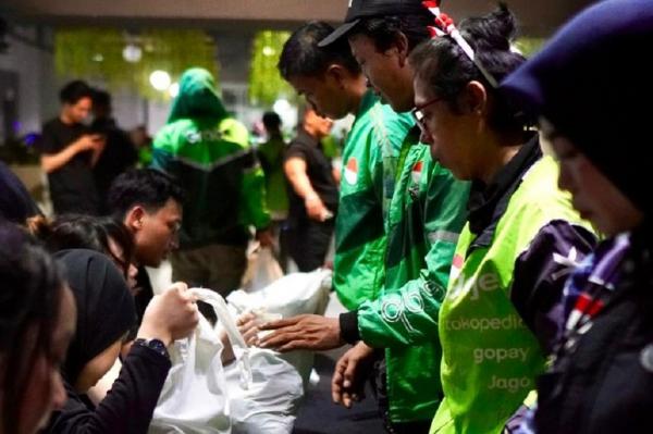 Semangat MengEMASkan Indonesia, Pegadaian Salurkan 1.000 Paket Sembako untuk Pengemudi Ojek Online