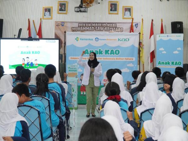 Edukasi hidup sehat ke anak sekolah Edukasi perilaku hidup bersih dan sehat (PHBS) ke anak-anak sekolah. (Foto: Istimewa)